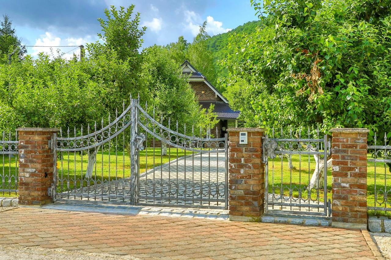 Holiday Home Villa Sara Bihać Extérieur photo